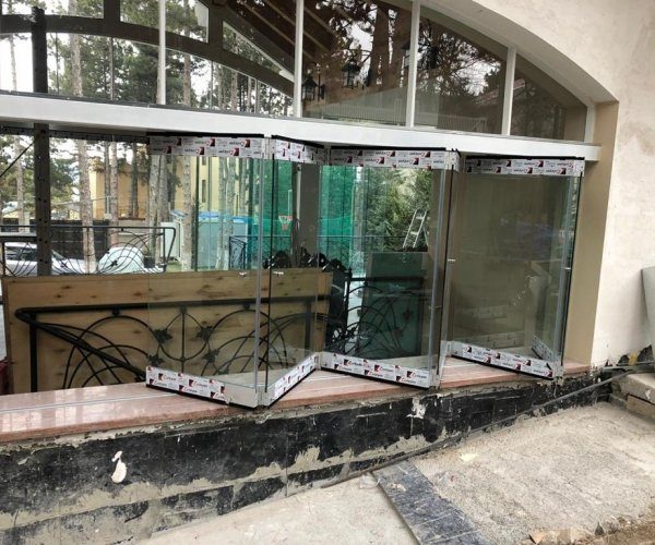 Folding glass systems